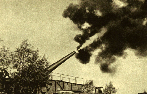 The fight has begun - a railway gun fires at distant turgets