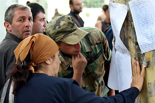 Civilians read list of Georgian killed and wounded in Gori, Georgia